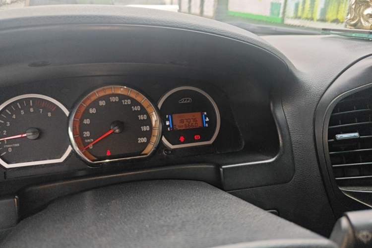 Used FORTHING Lingzhi 2015 M5 Q7 2.0L 7-seat Long-Wheelbase Comfort Model Odometer Close Up