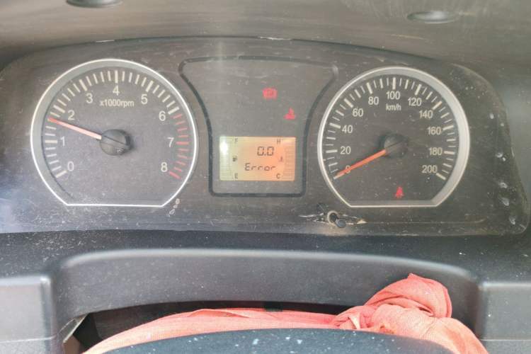 Used FORTHING Lingzhi 2015 V3 1.5L 7-Seater Luxury Model Odometer Close Up