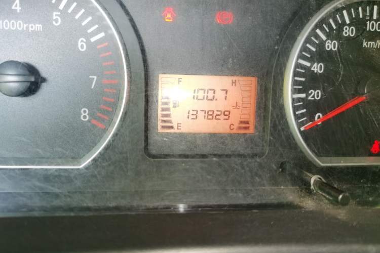 Used FORTHING Lingzhi 2015 M3 1.6L 7-Seater Luxury Model Odometer Close Up