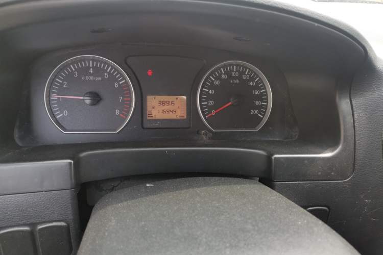 Used FORTHING Lingzhi 2015 M3 1.6L 7-Seater Standard Model Odometer Close Up