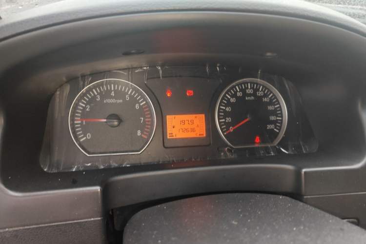 Used FORTHING Lingzhi 2015 V3 1.5L 7-Seater Luxury Model Odometer Close Up