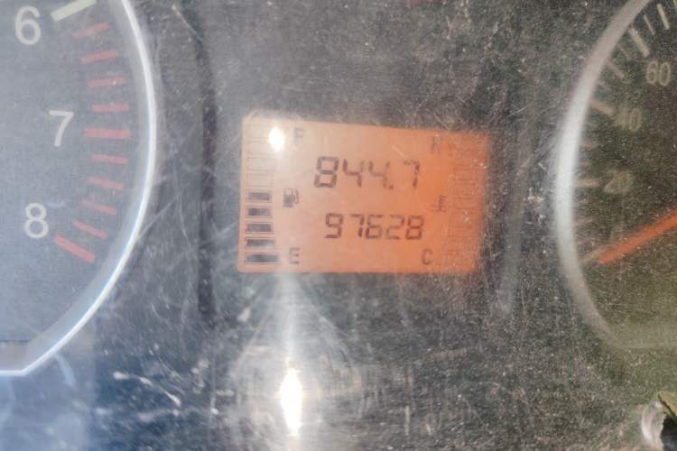 Used FORTHING Lingzhi 2015 V3 1.5L 7-seat Standard Model Odometer Close Up