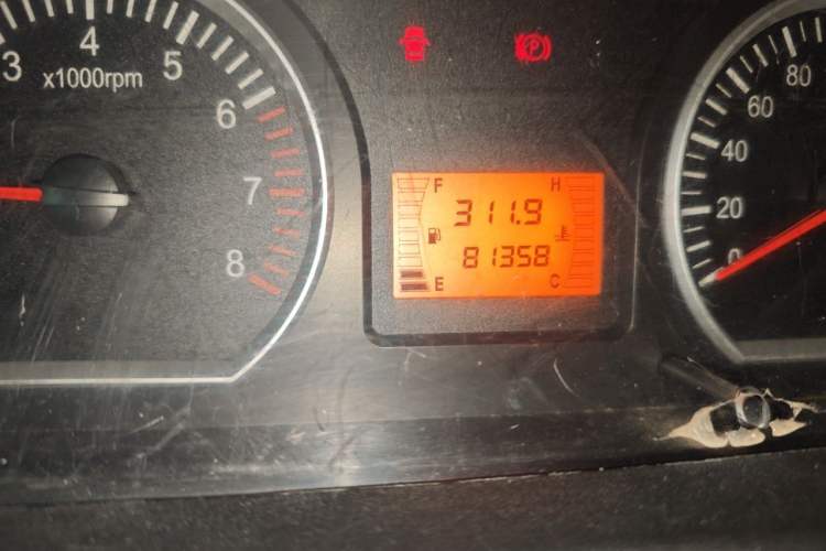 Used FORTHING Lingzhi 2015 V3 1.5L 7-seat Standard Model Odometer Close Up