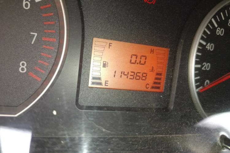 Used FORTHING Lingzhi 2015 V3 1.5L 7-Seater Luxury Model Odometer Close Up