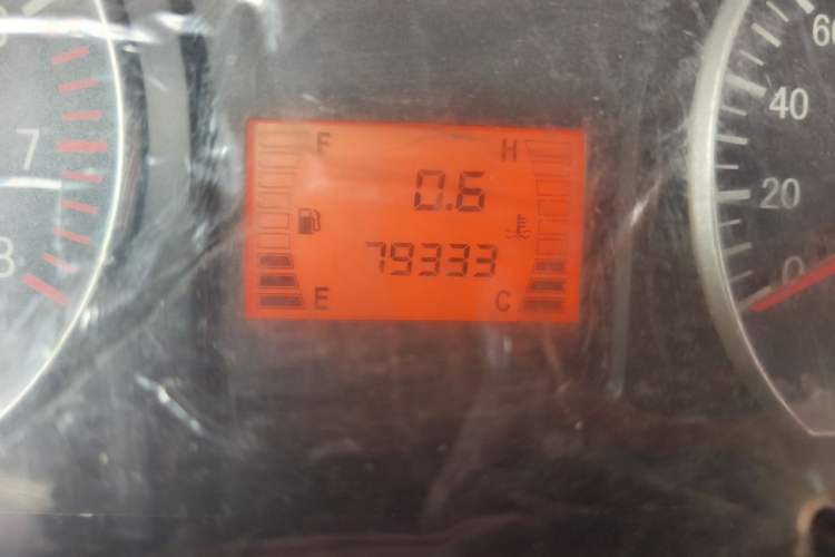 Used FORTHING Lingzhi 2015 M3 1.6L 7-Seater Comfort Model Odometer Close Up