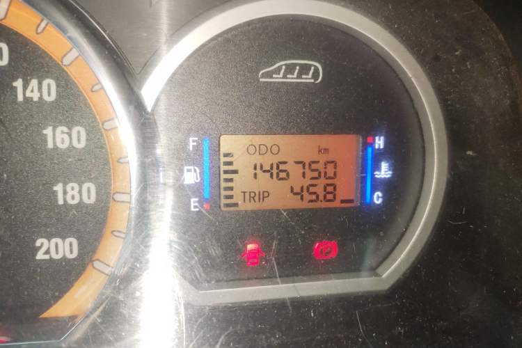 Used FORTHING Lingzhi 2015 M5 Q7 2.0L 7-seat Long-Wheelbase Comfort Model Odometer Close Up
