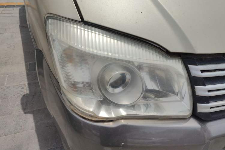 Used FORTHING Lingzhi 2015 M3 1.6L 7-Seater Comfort Model Right Front Headlight