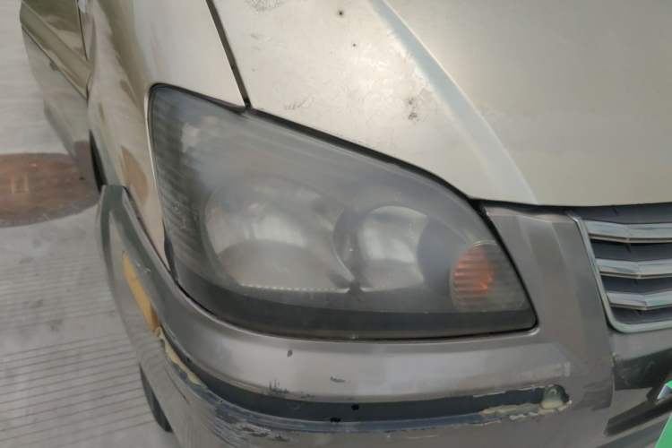 Used FORTHING Lingzhi 2015 M5 Q7 2.0L 7-seat Long-Wheelbase Comfort Model Right Front Headlight