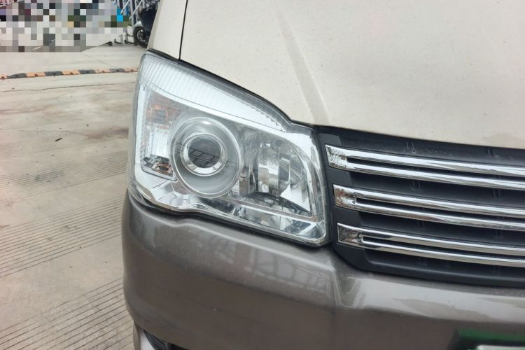 Used FORTHING Lingzhi 2015 M3 1.6L 7-Seater Comfort Model Right Front Headlight