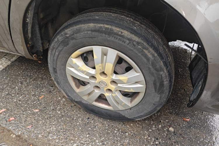 Used FORTHING Lingzhi 2015 M5 Q7 2.0L 7-seat Long-Wheelbase Comfort Model Right Front Wheel Hub