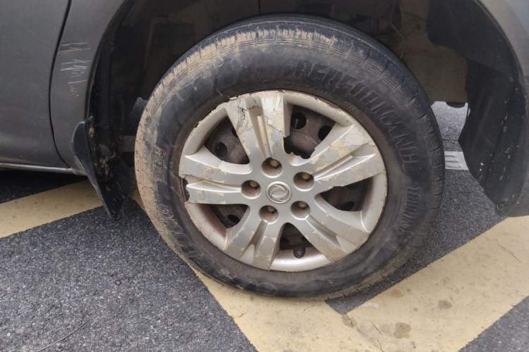 Used FORTHING Lingzhi 2015 V3 1.5L 5-Seater Special Offer Model Right Front Wheel Hub