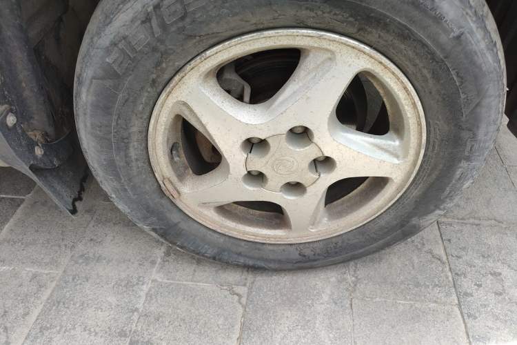 Used FORTHING Lingzhi 2015 M3 1.6L 7-Seater Comfort Model Right Front Wheel Hub