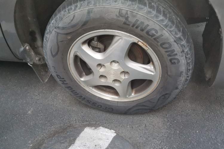 Used FORTHING Lingzhi 2015 M3 1.6L 7-Seater Luxury Model Right Front Wheel Hub