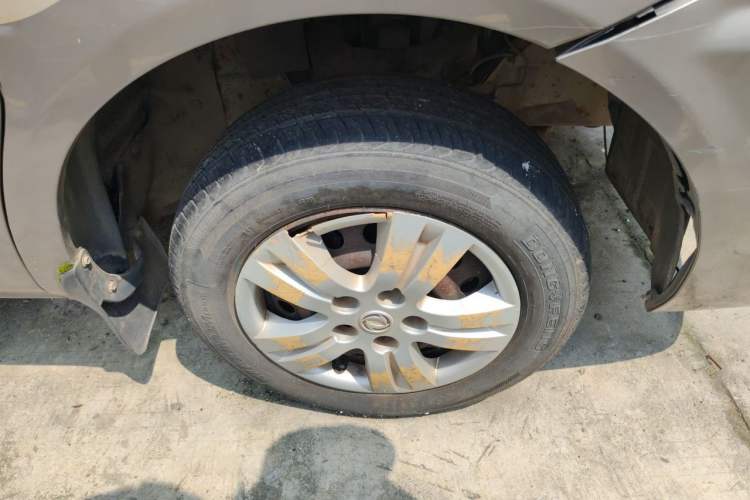 Used FORTHING Lingzhi 2015 V3 1.5L 7-Seater Luxury Model Right Front Wheel Hub