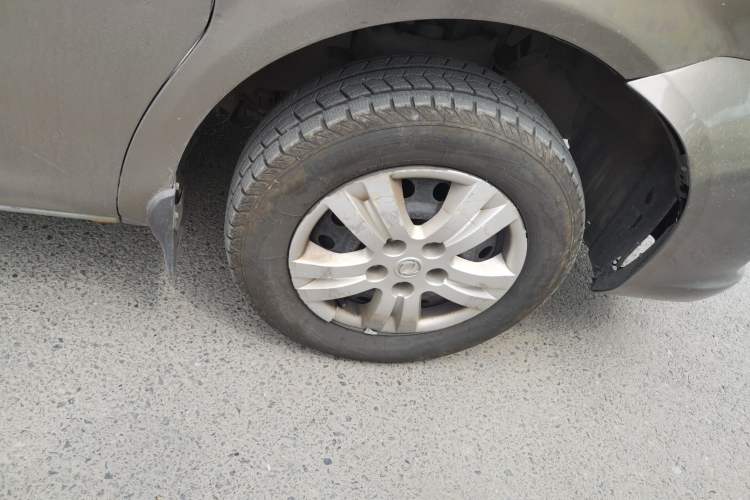 Used FORTHING Lingzhi 2015 M3 1.6L 7-Seater Standard Model Right Front Wheel Hub