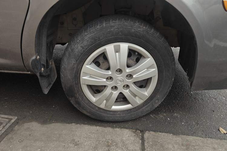 Used FORTHING Lingzhi 2015 V3 1.5L 7-Seater Luxury Model Right Front Wheel Hub