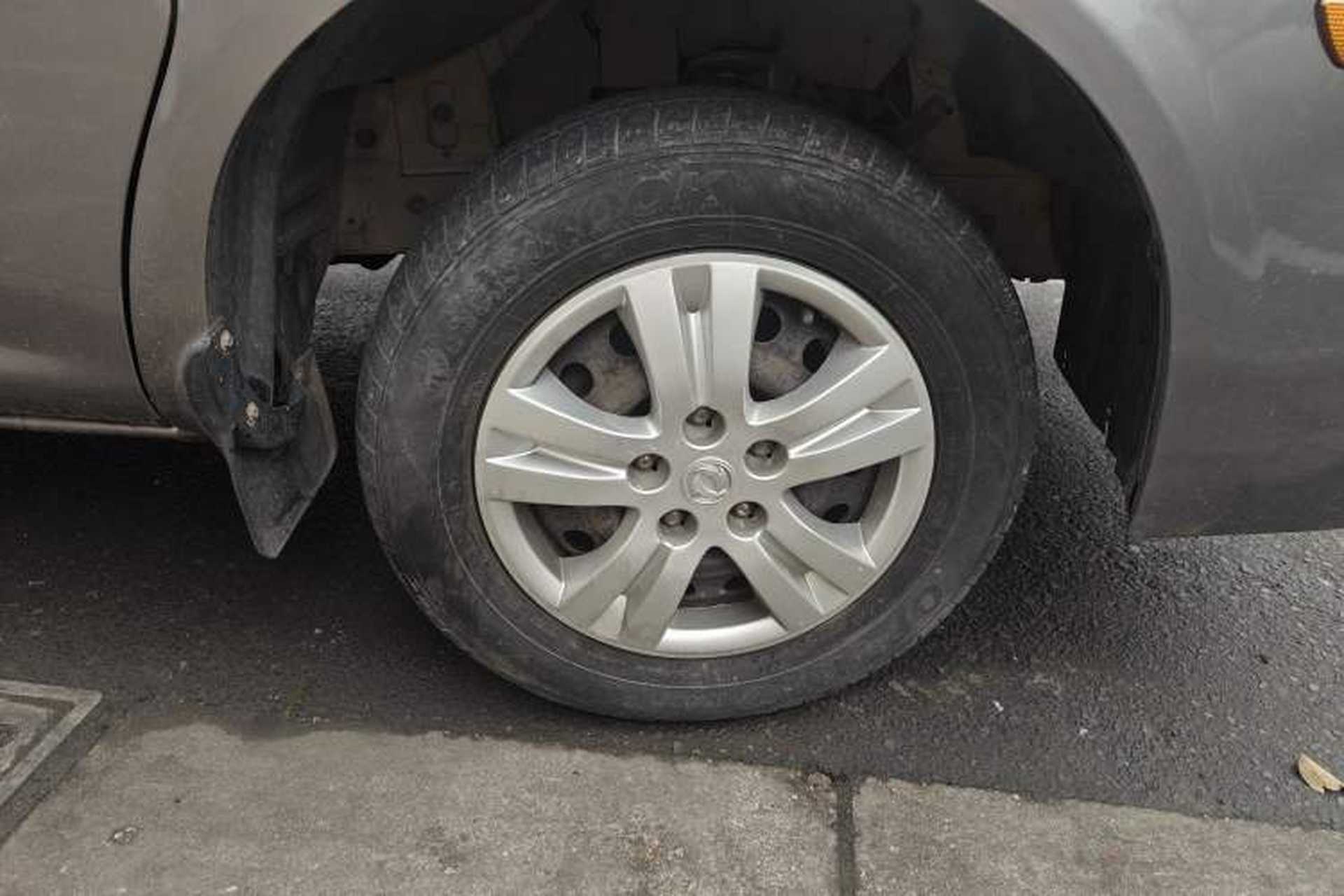 Used FORTHING Lingzhi 2015 V3 1.5L 7-Seater Luxury Model Right Front Wheel Hub