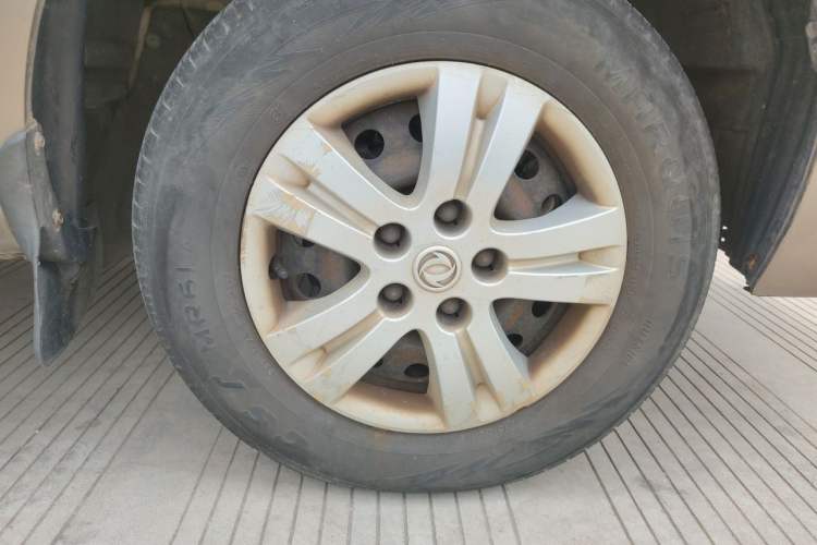 Used FORTHING Lingzhi 2015 M5 Q7 2.0L 7-seat Long-Wheelbase Comfort Model Right Front Wheel Hub