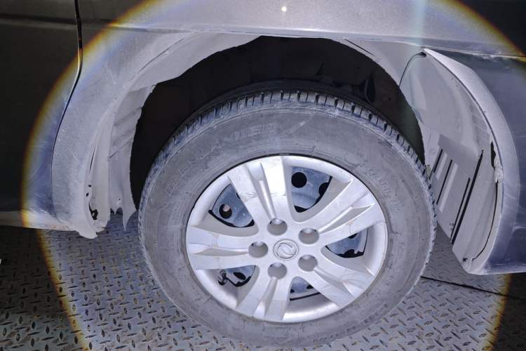 Used FORTHING Lingzhi 2015 V3 1.5L 7-seat Standard Model Right Front Wheel Hub