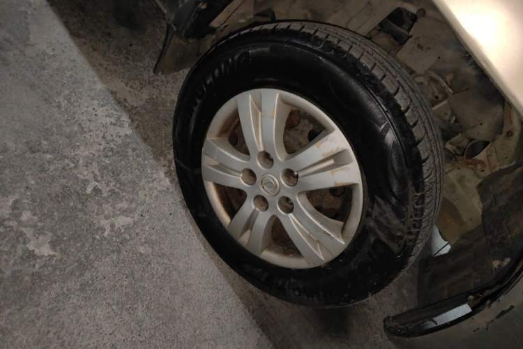 Used FORTHING Lingzhi 2015 V3 1.6L 7-Seater Standard Model Right Front Wheel Hub