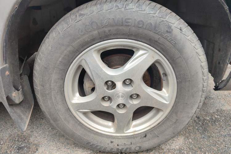 Used FORTHING Lingzhi 2015 M5 Q7 2.0L 7-seat Long-Wheelbase Comfort Model Right Front Wheel Hub