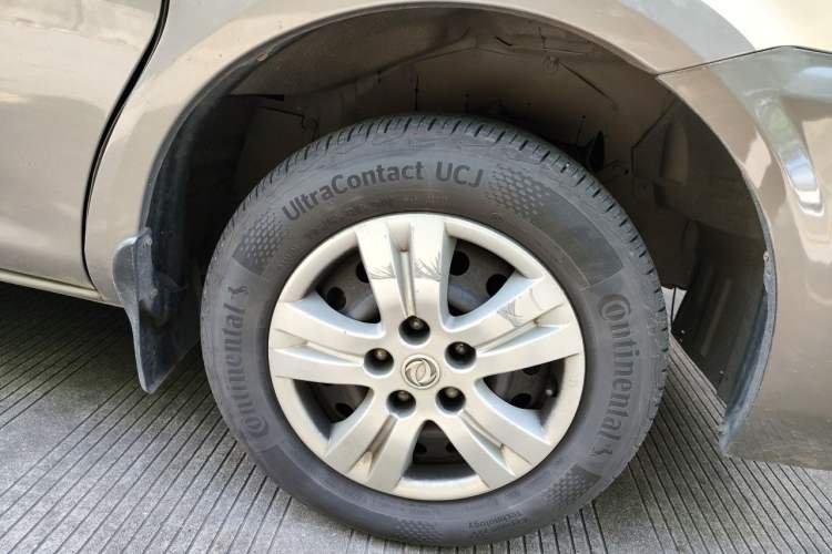 Used FORTHING Lingzhi 2015 V3 1.5L 7-Seater Comfort Model Right Front Wheel Hub