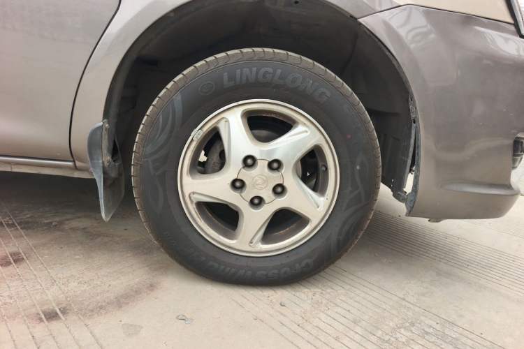 Used FORTHING Lingzhi 2015 M3 1.6L 7-Seater Comfort Model Right Front Wheel Hub