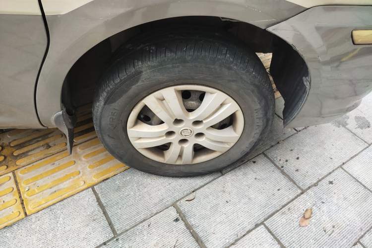 Used FORTHING Lingzhi 2015 M5 Q7 2.0L 7-seat Long-Wheelbase Comfort Model Right Front Wheel Hub