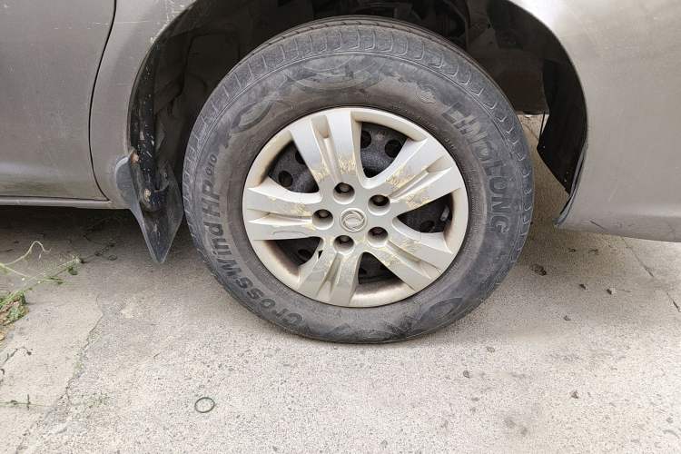 Used FORTHING Lingzhi 2015 M5 Q7 2.0L 7-seat Long-Wheelbase Comfort Model Right Front Wheel Hub