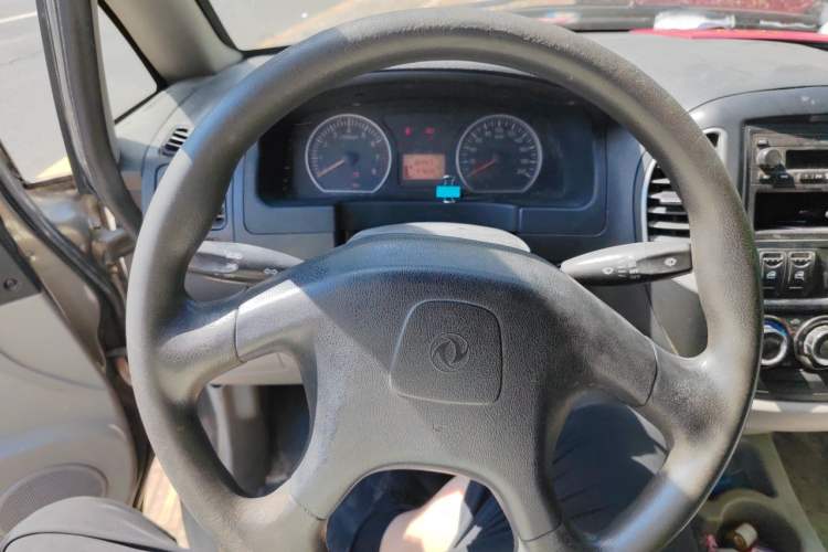 Used FORTHING Lingzhi 2015 V3 1.5L 7-seat Standard Model Steering Wheel
