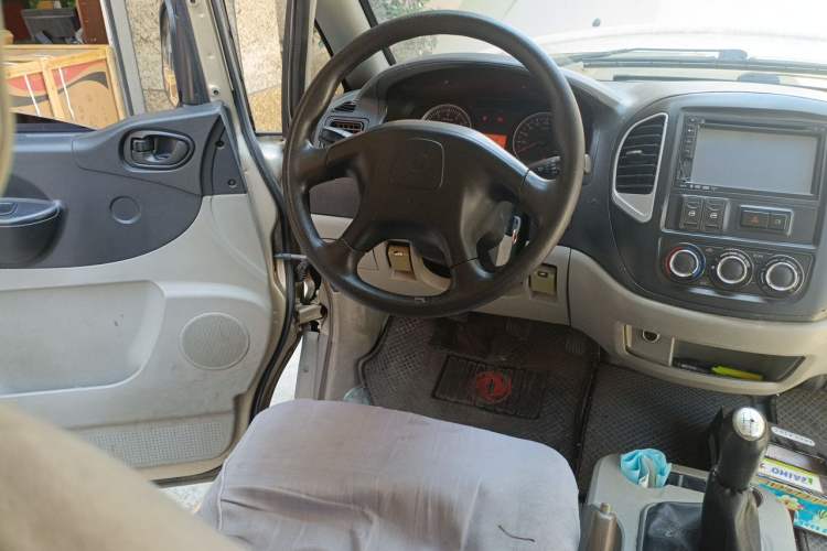 Used FORTHING Lingzhi 2015 V3 1.5L 7-Seater Luxury Model Steering Wheel