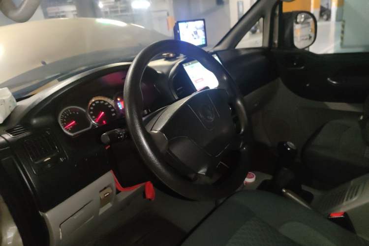 Used FORTHING Lingzhi 2015 M5 Q7 2.0L 7-seat Long-Wheelbase Comfort Model Steering Wheel