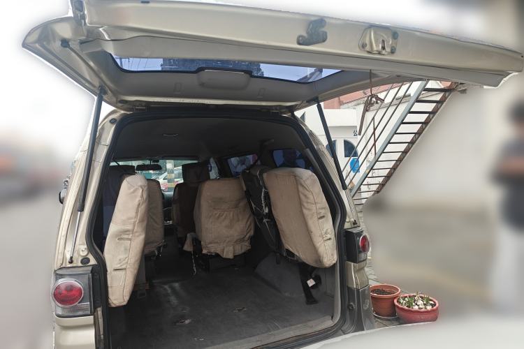 Used FORTHING Lingzhi 2015 V3 1.5L 7-Seater Luxury Model Trunk