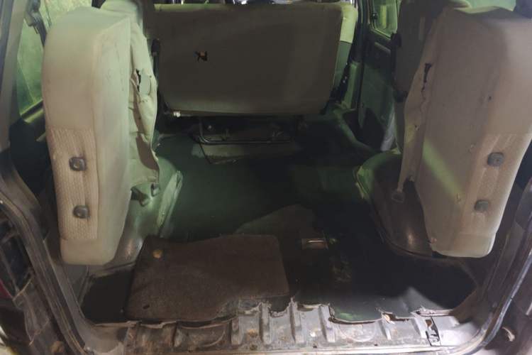 Used FORTHING Lingzhi 2015 V3 1.5L 7-seat Standard Model Trunk