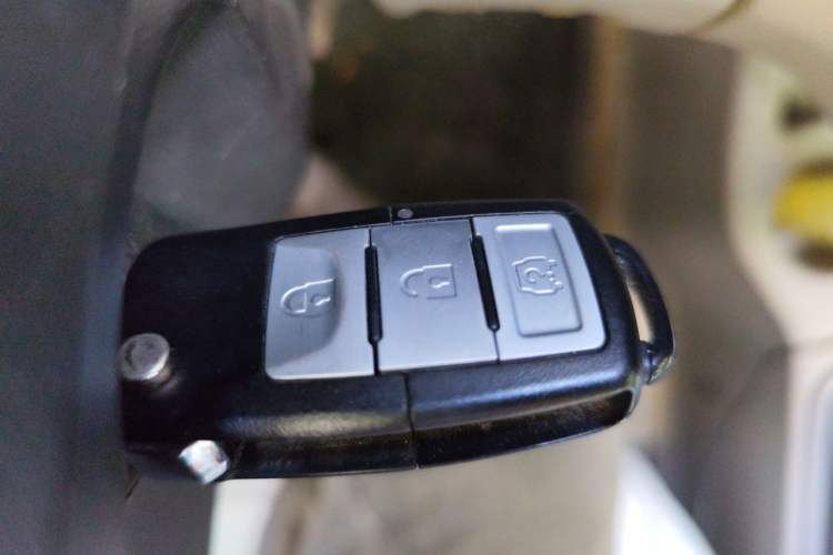 Used FORTHING Lingzhi 2015 V3 1.5L 7-Seater Comfort Model Vehicle Key
