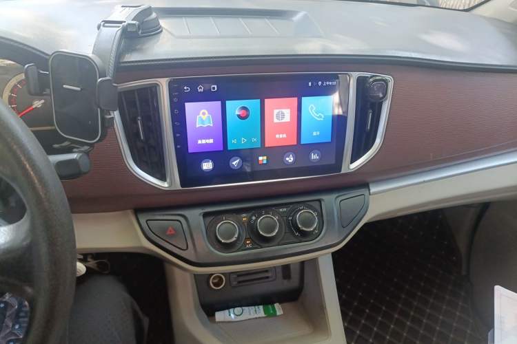 Used FORTHING Lingzhi 2016 M3 1.6L 7-Seater Comfort Model China IV Standard Audio And AC Panel