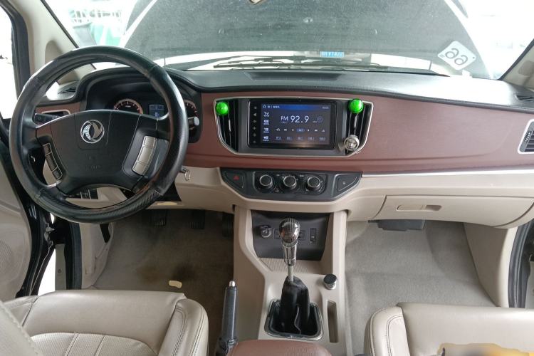 Used FORTHING Lingzhi 2016 M3 1.6L 7-Seater Luxury Model China IV Standard Center Console