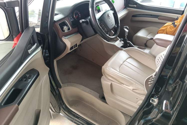 Used FORTHING Lingzhi 2016 M3 1.6L 7-Seater Luxury Model China IV Standard Driver Seat