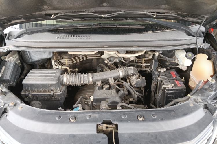 Used FORTHING Lingzhi 2016 M3 1.6L 7-Seater Luxury Model China IV Standard Engine Bay