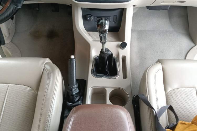 Used FORTHING Lingzhi 2016 M3 1.6L 7-Seater Luxury Model China IV Standard Gear Lever