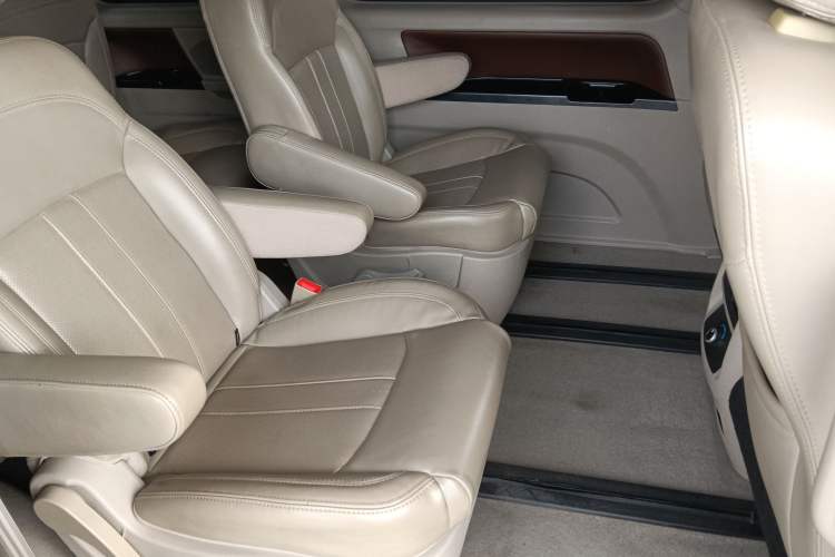 Used FORTHING Lingzhi 2016 M3 1.6L 7-Seater Luxury Model China IV Standard Left Rear Seat