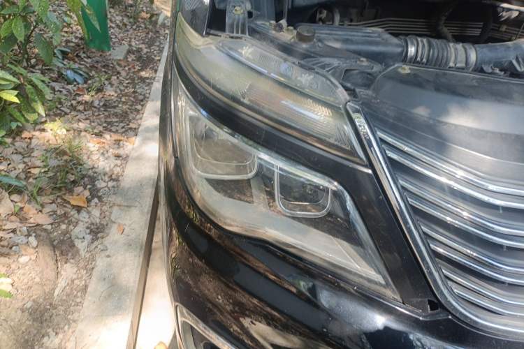 Used FORTHING Lingzhi 2016 M3 1.6L 7-Seater Comfort Model China IV Standard Right Front Headlight