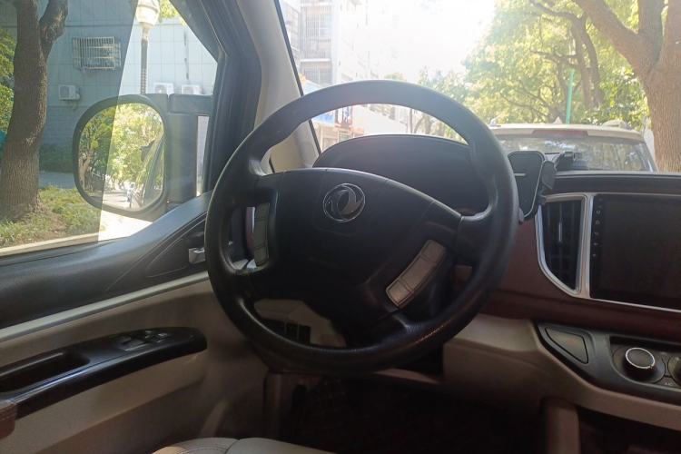 Used FORTHING Lingzhi 2016 M3 1.6L 7-Seater Comfort Model China IV Standard Steering Wheel