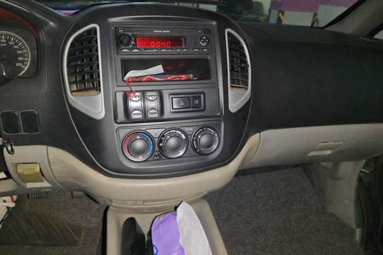 Used FORTHING Lingzhi 2016 M3 1.6L 7-Seater Standard Model China V Emission Standard Audio And AC Panel