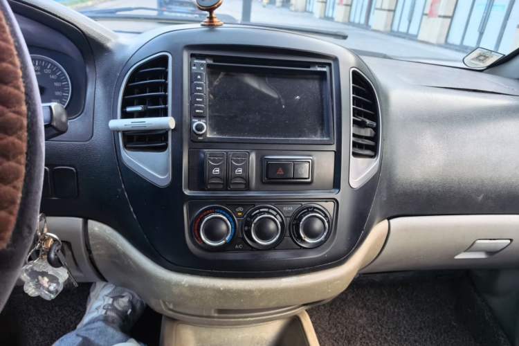 Used FORTHING Lingzhi 2016 M3L 1.6L 7-Seater Comfort Model Audio And AC Panel