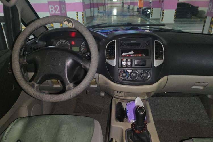 Used FORTHING Lingzhi 2016 M3 1.6L 7-Seater Standard Model China V Emission Standard Center Console