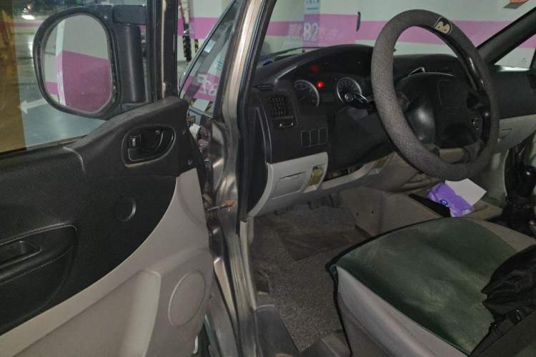 Used FORTHING Lingzhi 2016 M3 1.6L 7-Seater Standard Model China V Emission Standard Driver Seat