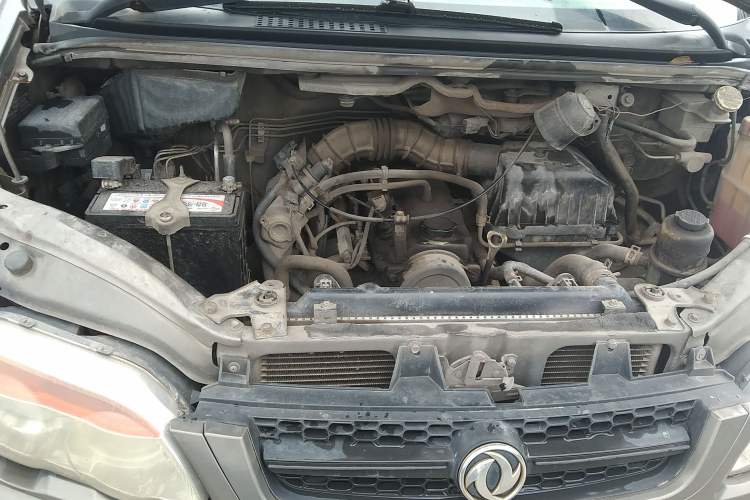 Used FORTHING Lingzhi 2016 V3 1.5L 5-Seater Special Offer Model Engine Bay