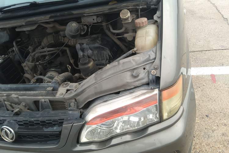 Used FORTHING Lingzhi 2016 V3 1.5L 5-Seater Special Offer Model Engine Bay Left