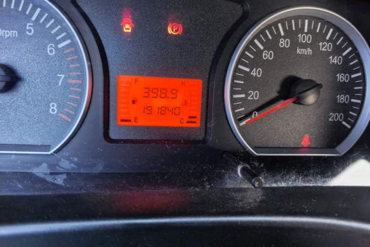 Used FORTHING Lingzhi 2016 M3L 1.6L 7-Seater Comfort Model Odometer Close Up